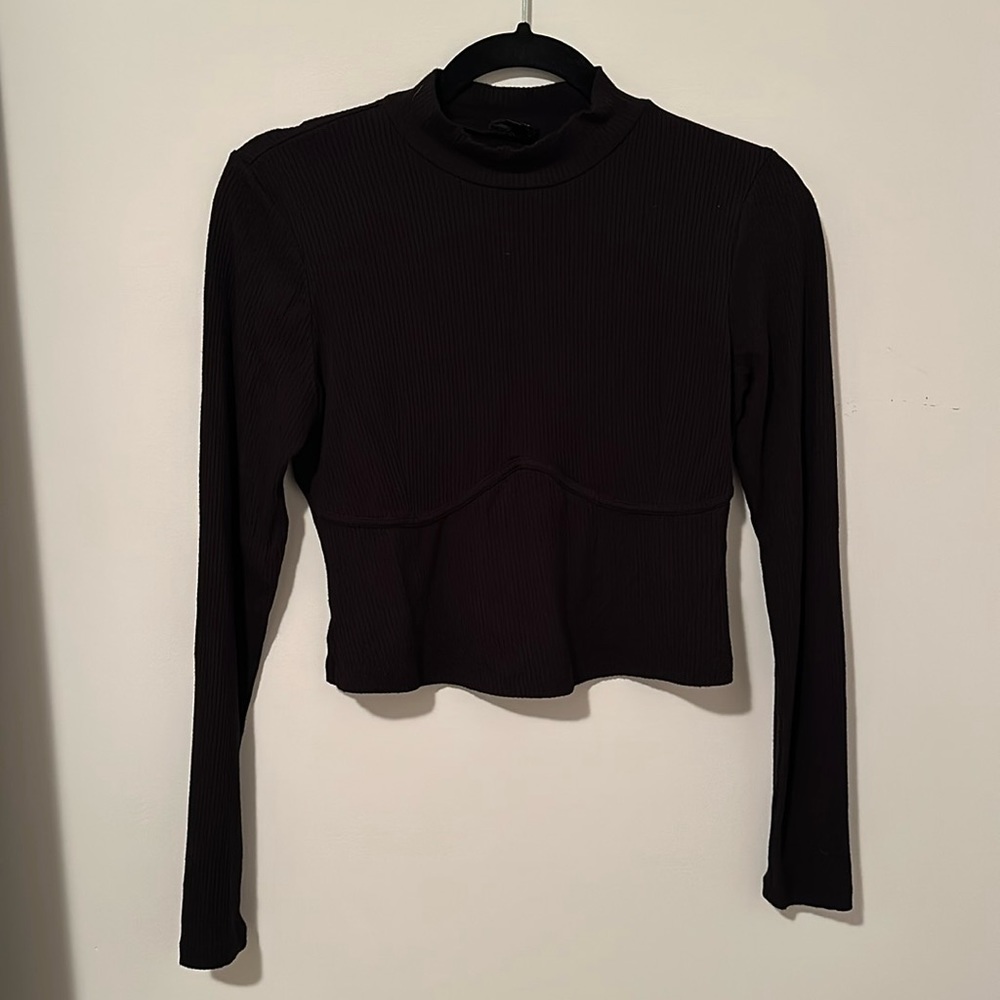 Dynamite Cropped Longsleeve with Underbust Detailing